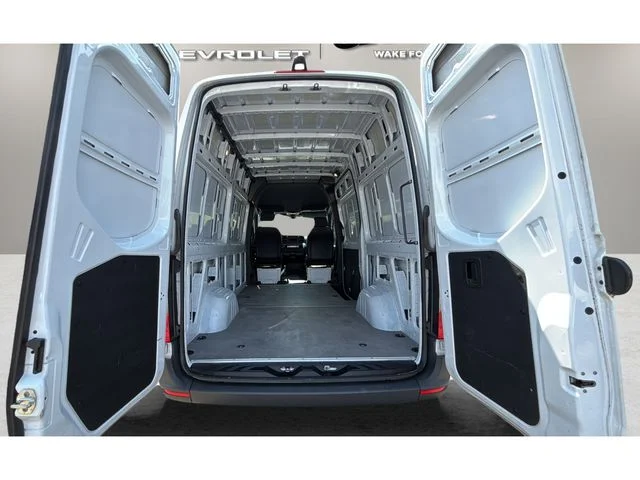 Used 2025  Mercedes-Benz Cargo 144 WB image 31