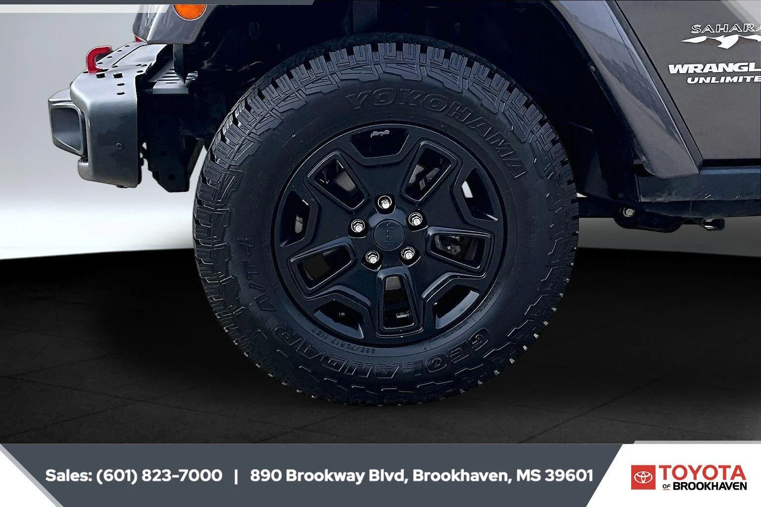 Used 2016 Granite Crystal Metallic Clearcoat Jeep Sahara image 7
