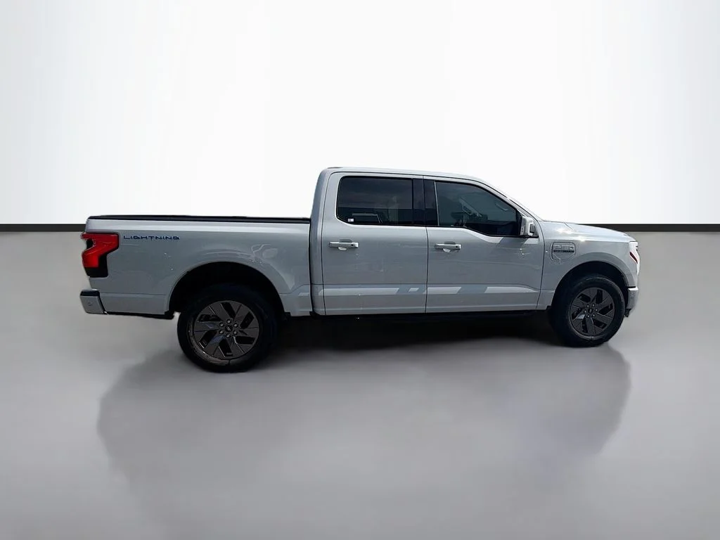 Used 2023 Avalanche Ford Lariat image 4