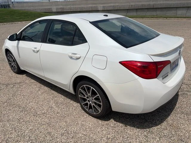 Used 2017 White Toyota L image 4