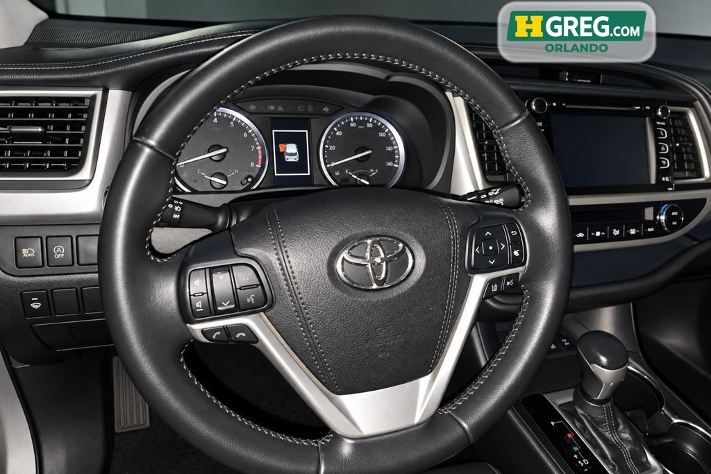 Used 2017 Celestial Silver Metallic Toyota SE image 10