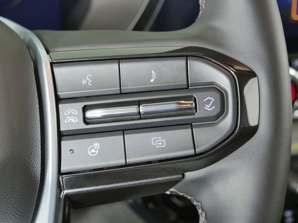 Used 2025 White Chevrolet ZR2 image 39