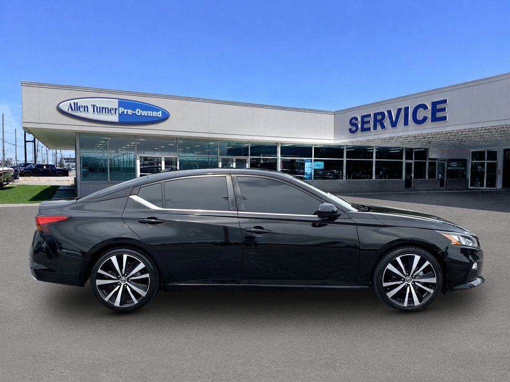 Used 2022 Super Black Clearcoat Nissan 2.5 SR image 9