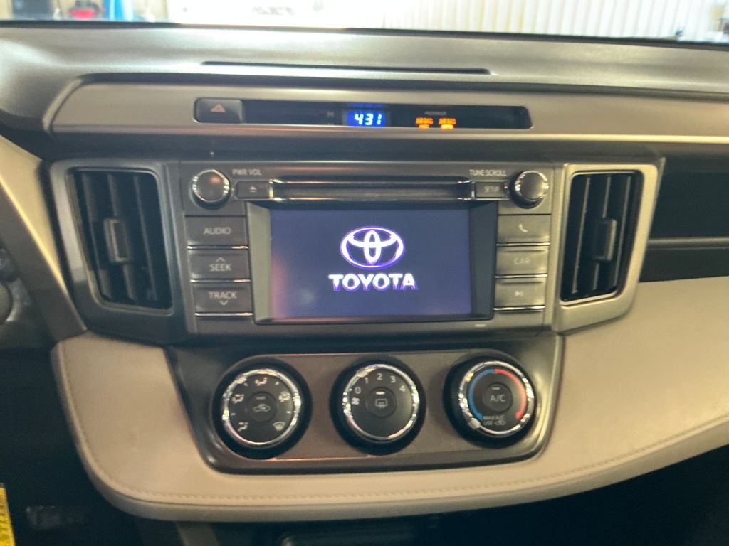 Used 2013 Gray Toyota LE image 17