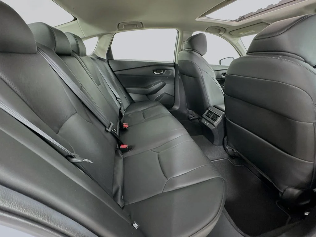 Certified Used 2025 Platinum Honda EX-L image 32