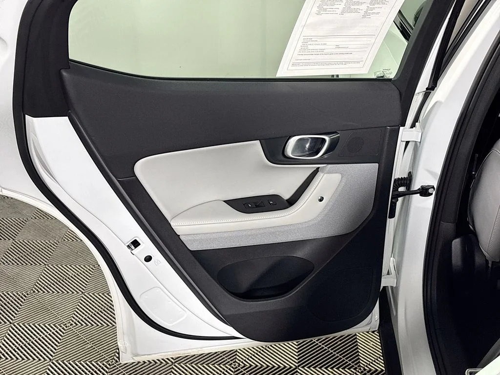 Used 2024 White Polestar Long Range Dual Motor image 20