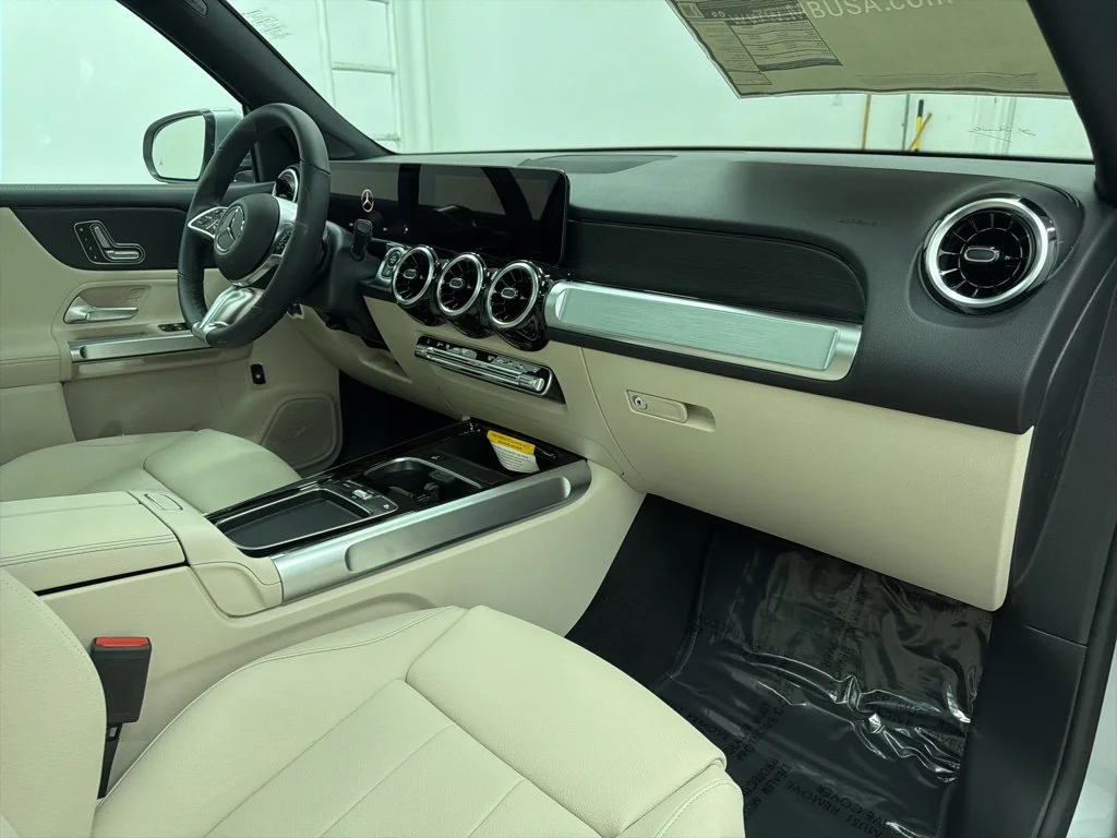 Used 2026 Silver Mercedes-Benz GLB 250 image 27