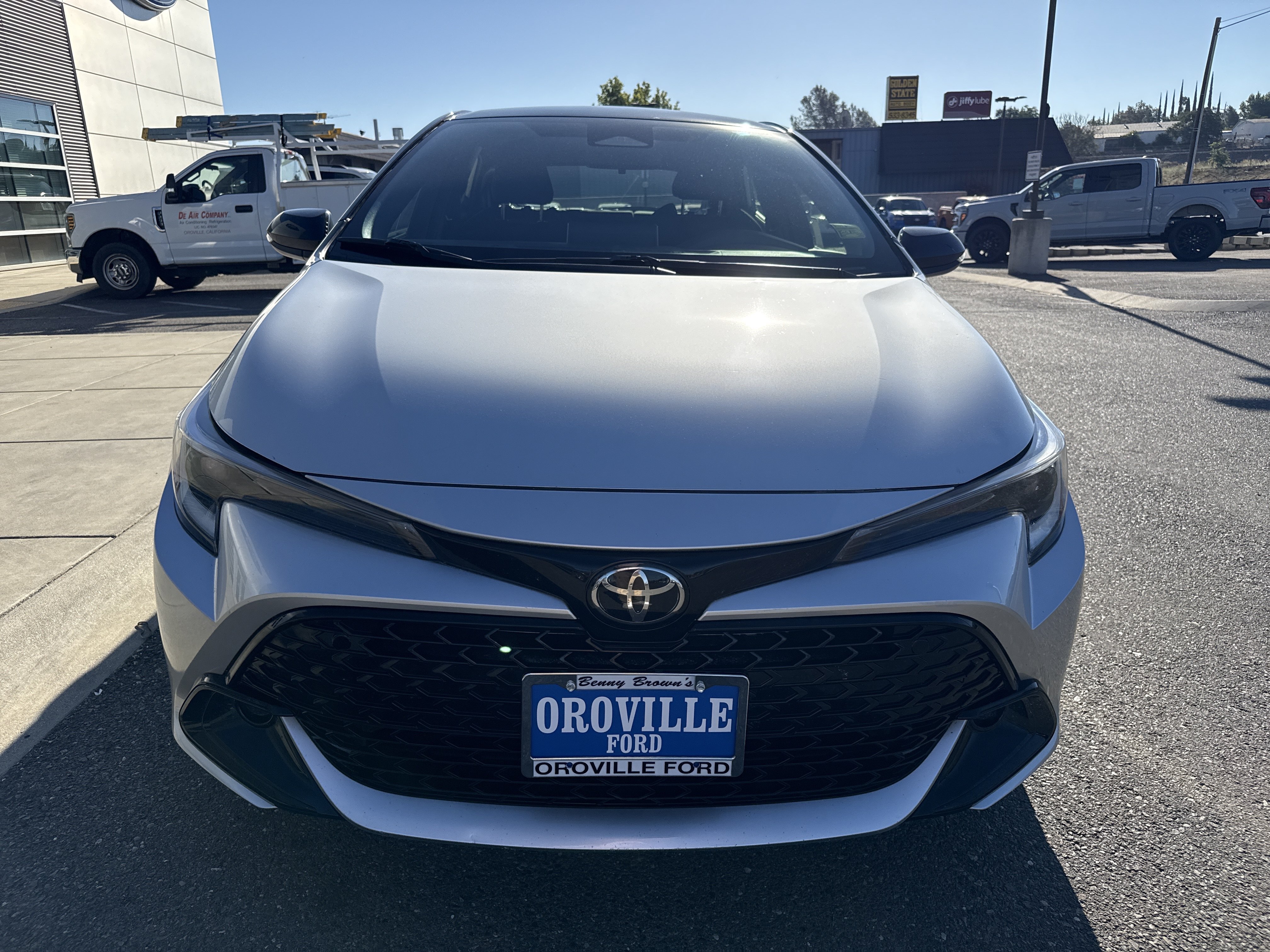 Certified Used 2023 Classic Silver / Midnight Black Metallic Toyota SE image 8
