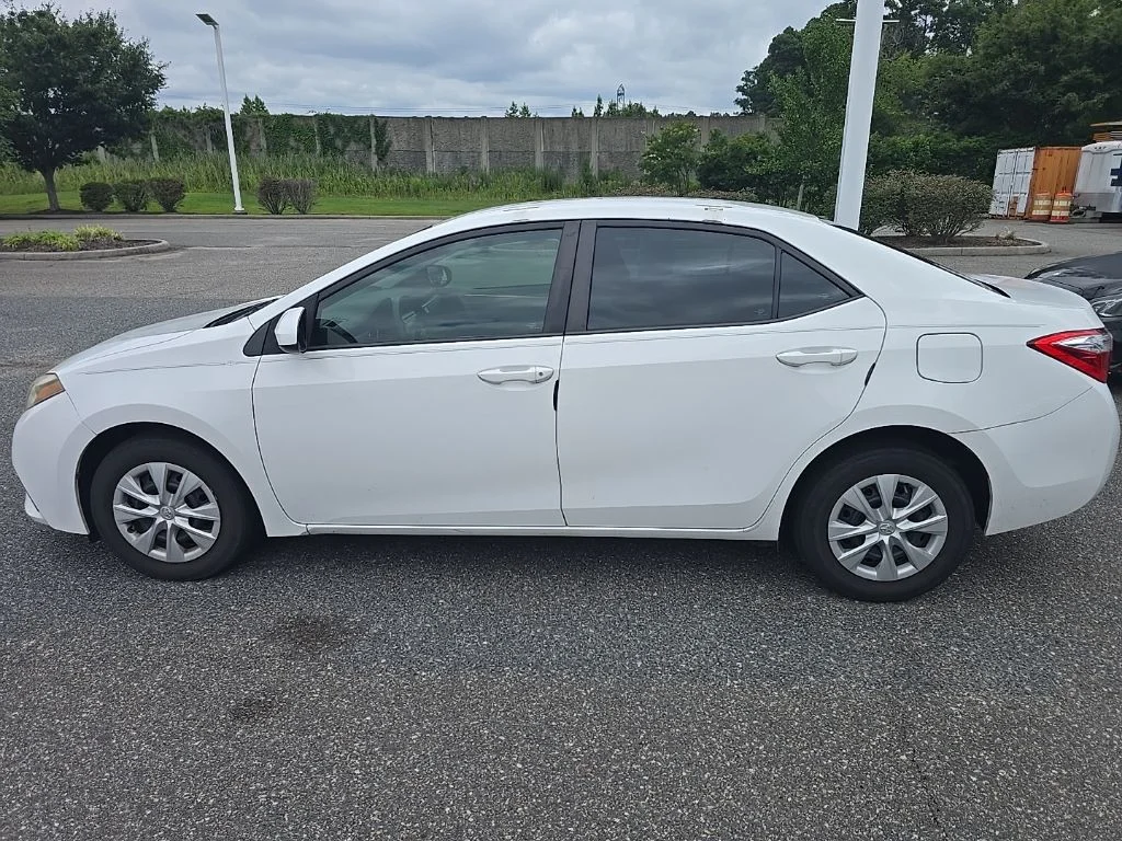 Used 2014 White Toyota L image 8