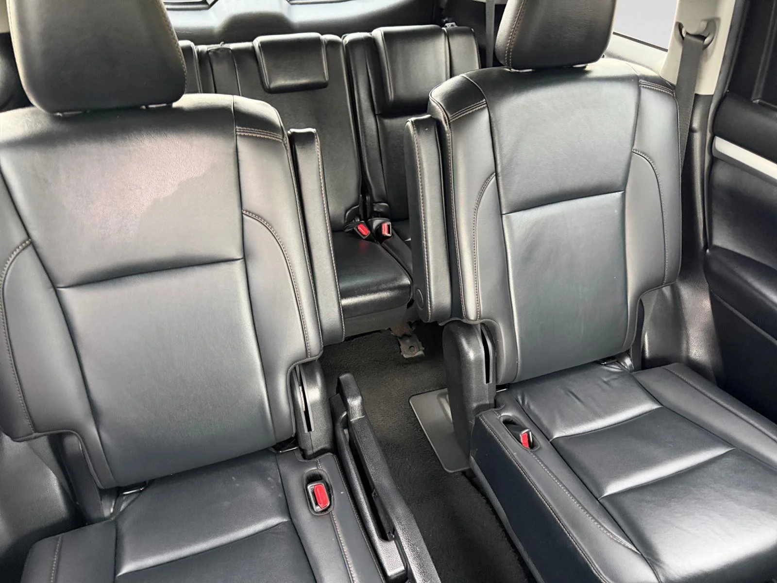 Used 2019 Celestial Silver Metallic Toyota XLE image 19