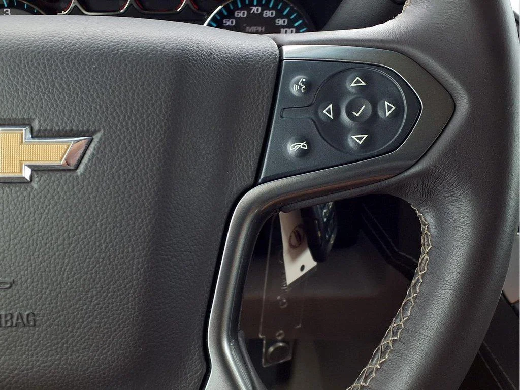 Used 2017 Iridescent Pearl Tricoat Chevrolet LT image 23