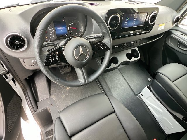 New 2026 Arctic+White Mercedes-Benz Crew 144 WB image 7