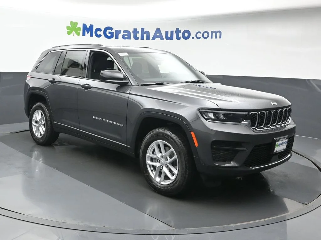 Used 2025 Gray Jeep Laredo X image 2