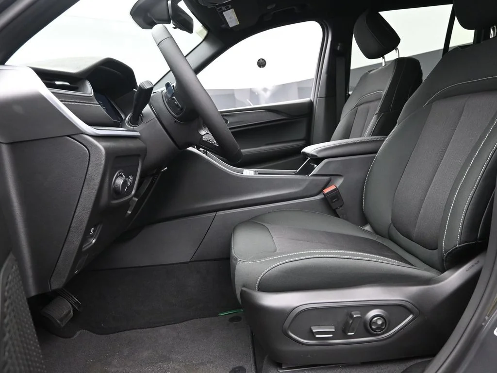 Used 2025 Gray Jeep Laredo X image 19