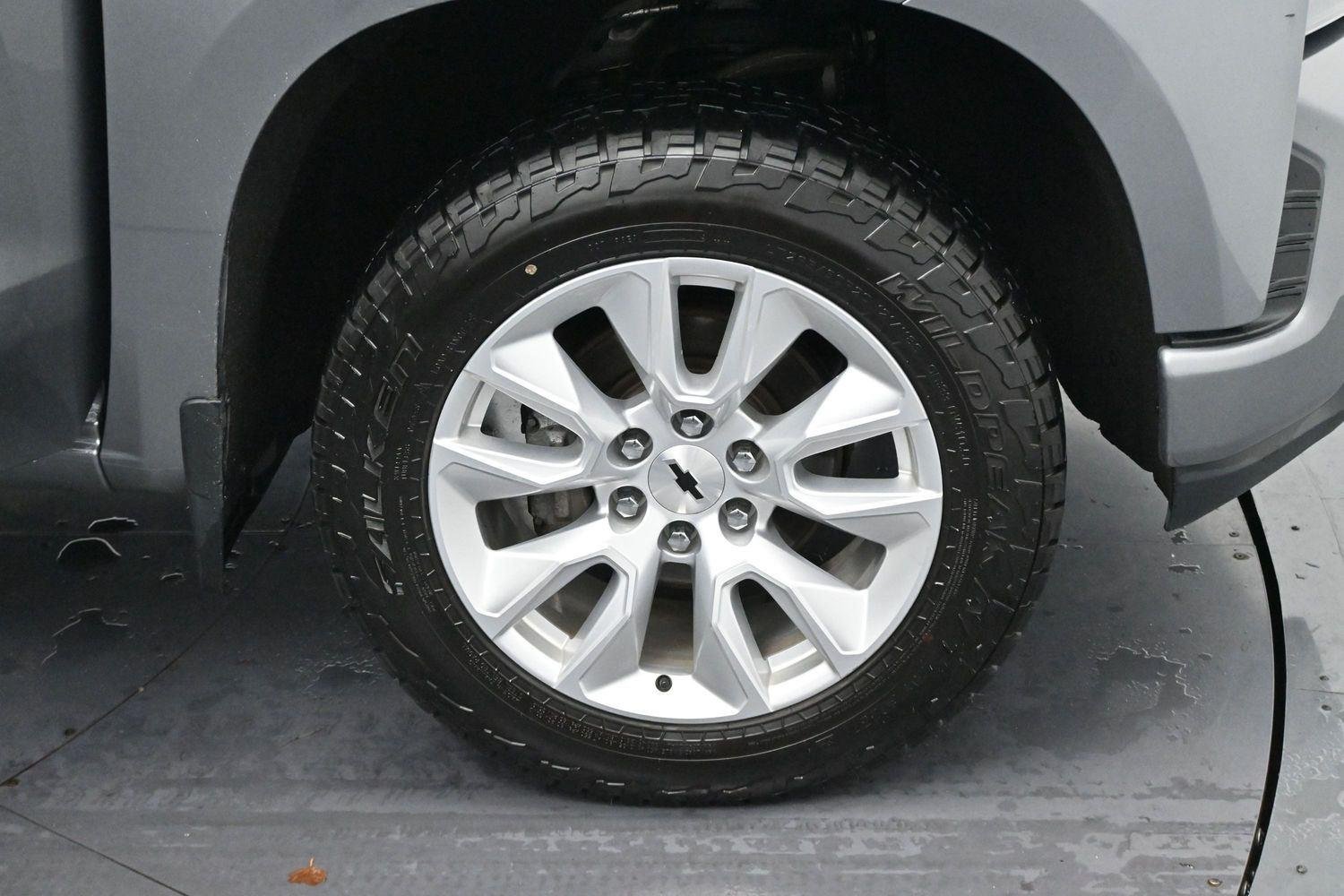Used 2021 SATIN STEEL METALLIC Chevrolet Custom image 32