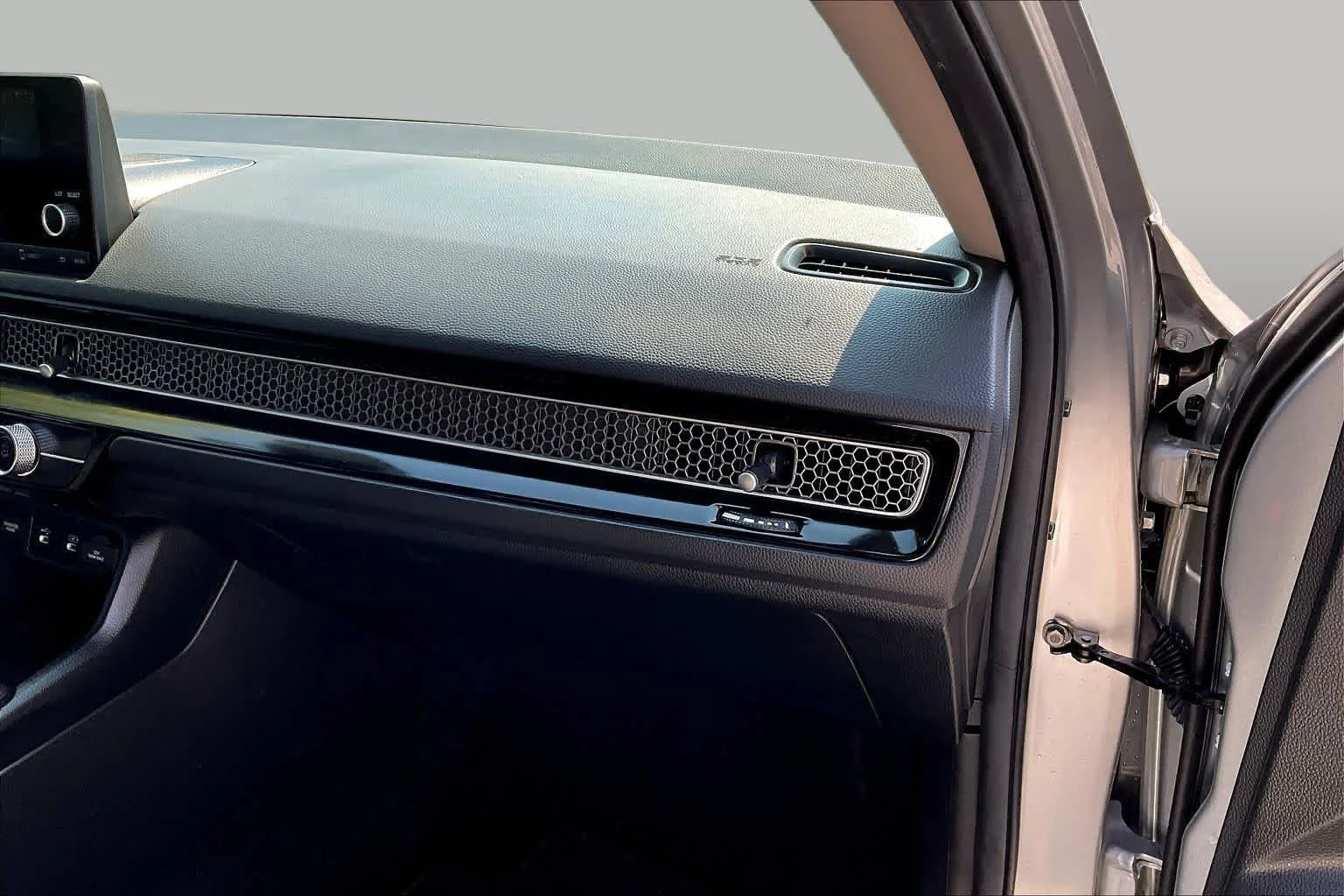 Used 2025 Solar Silver Metallic Honda LX image 18