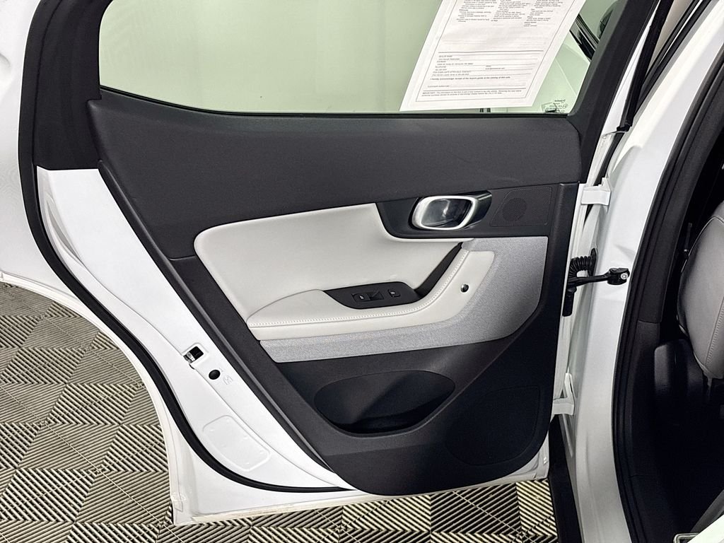 Used 2024 Snow Metallic Polestar Long Range Dual Motor image 20