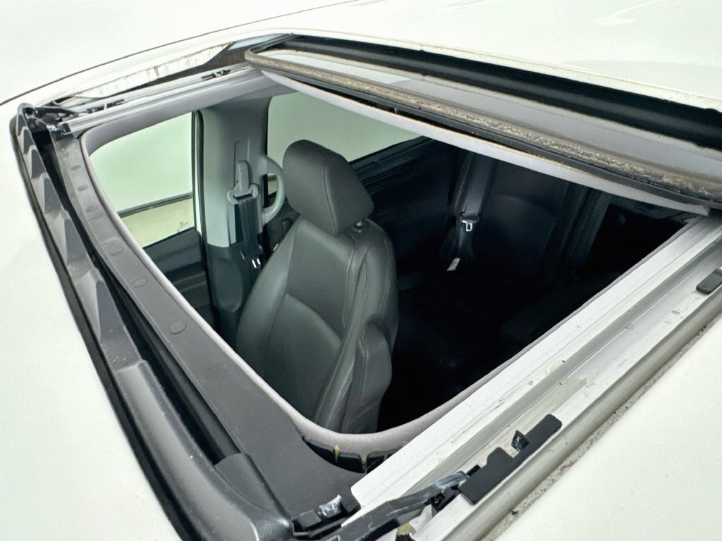 Certified Used 2018 White Honda EX-L image 28