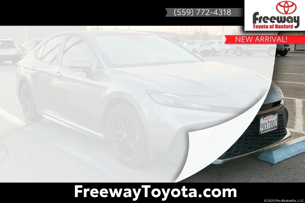 Used 2025  Toyota SE image 1