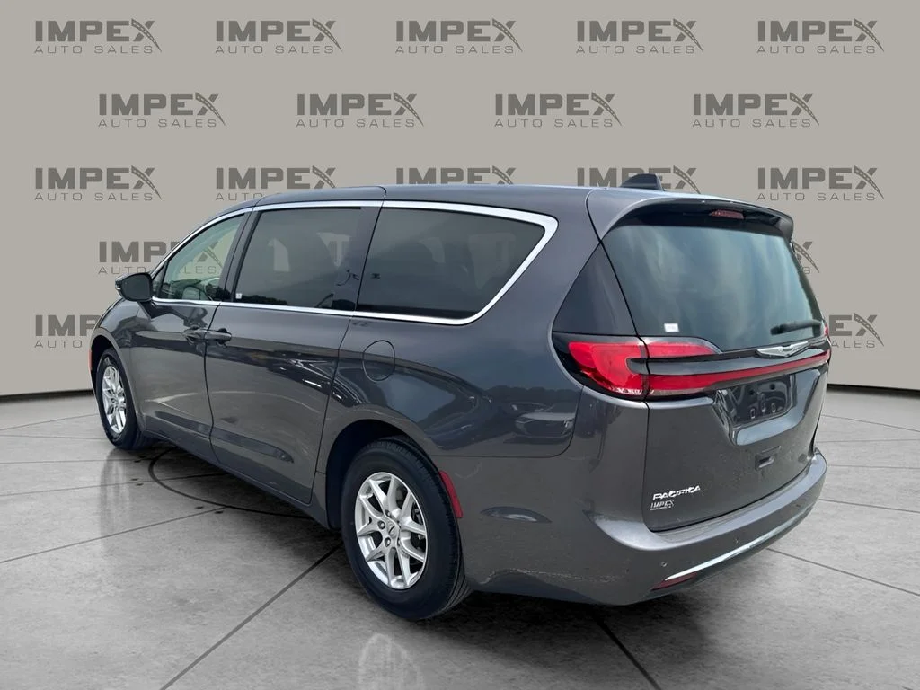 Used 2023 Gray Chrysler Touring L image 3