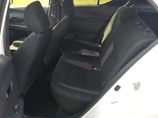 Used 2019 White Nissan S image 27