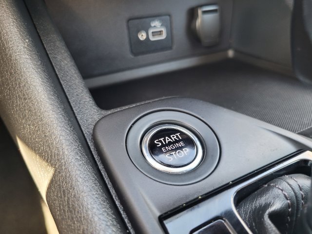 Used 2021 White Nissan S image 26