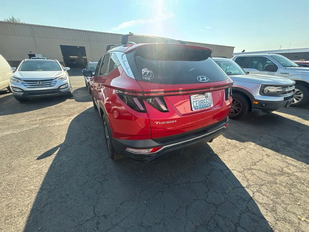Used 2023 Red Hyundai SEL image 5
