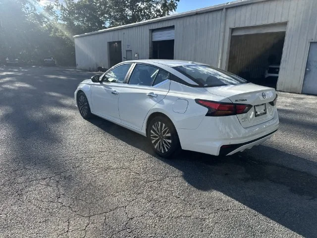 Used 2025 White Nissan 2.5 SV image 7