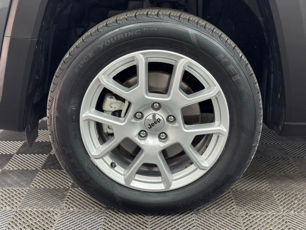 Used 2023 Graphite Gray Jeep Latitude image 12