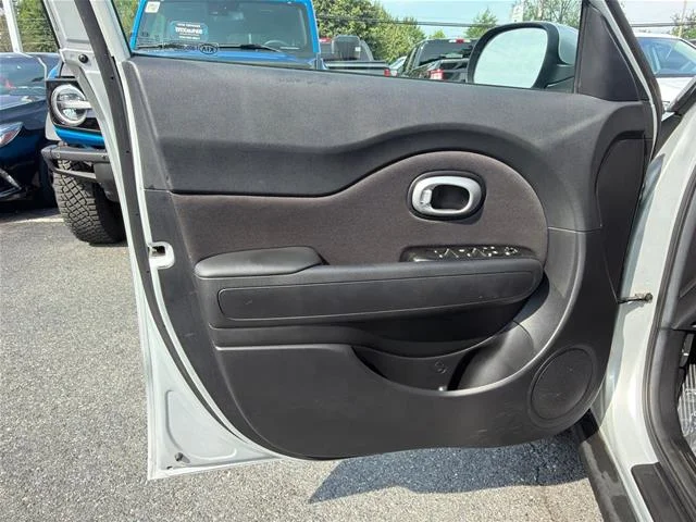 Used 2015 Bright Silver Kia  image 21
