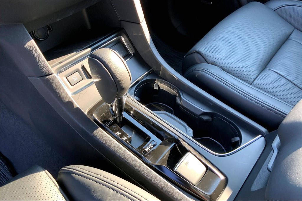 Used 2026 White Subaru Onyx Edition Touring image 17