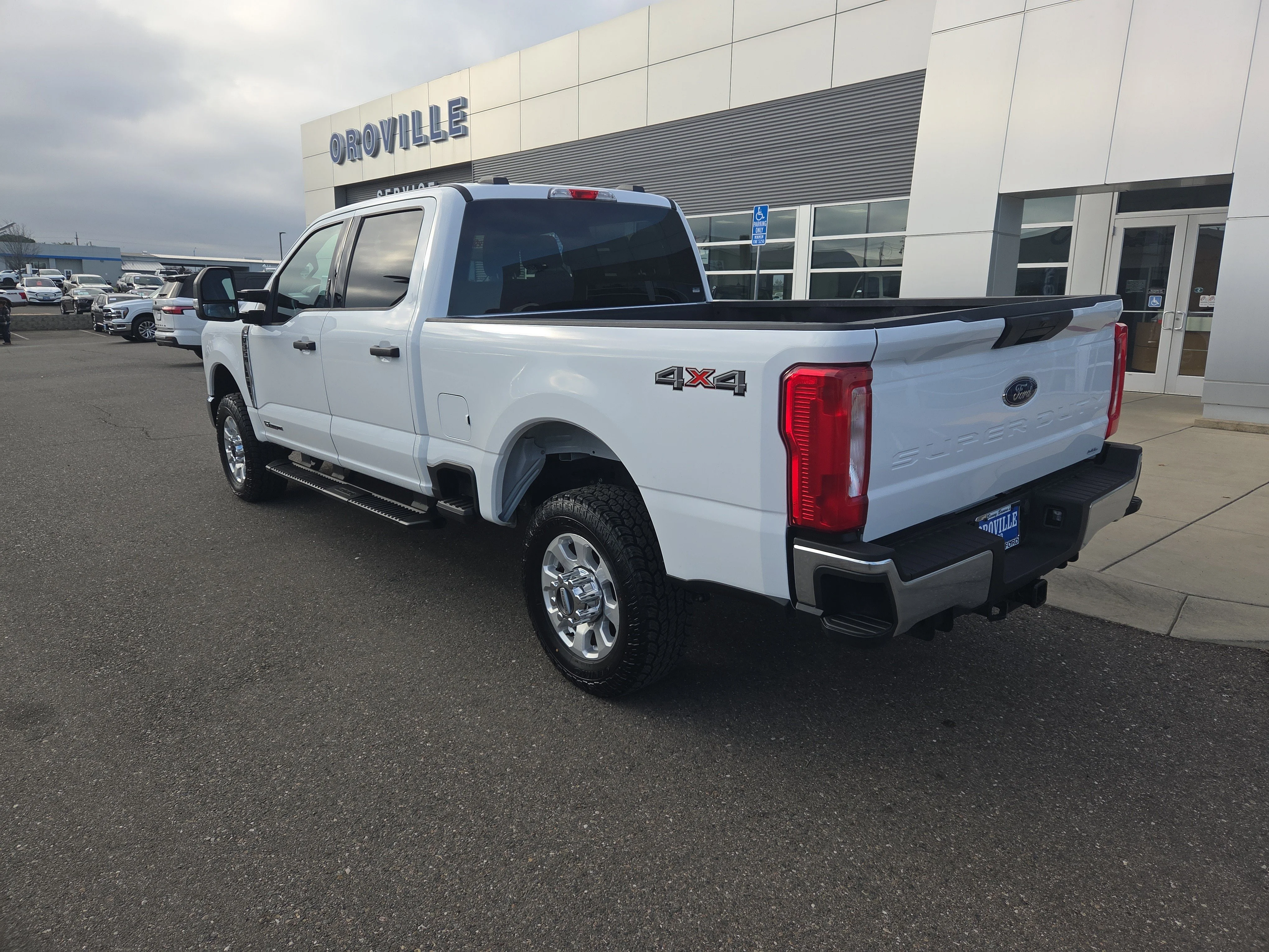 Used 2024 Oxford White Ford XLT image 3