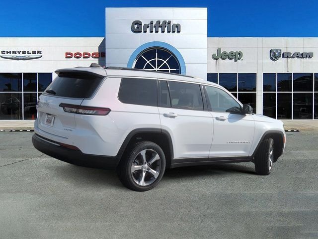 New 2026 Bright White Clear-Coat Exterior Paint Jeep Limited image 4