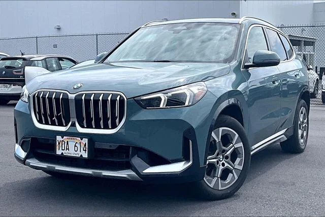 Used 2026 Cape York Green Metallic BMW xDrive28i image 1