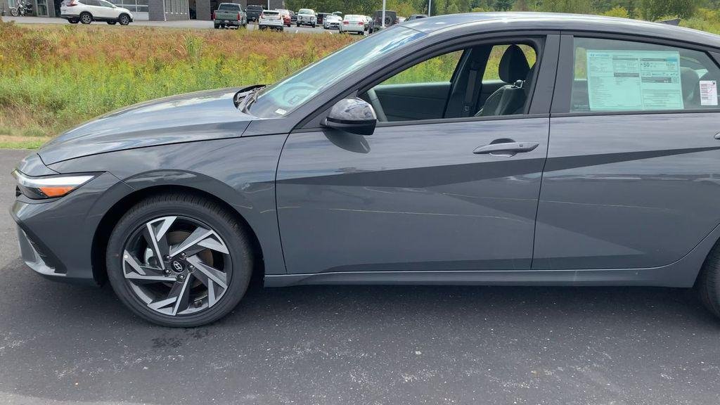 2025 Hyundai Elantra Blue - Photo 4