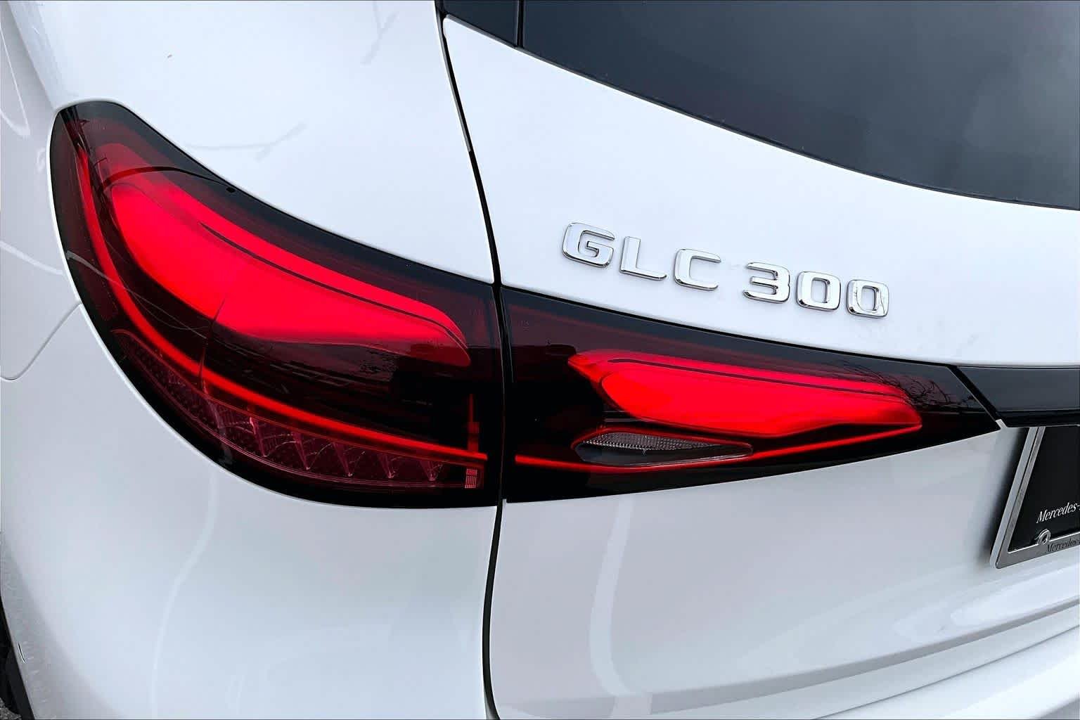 New 2026 Polar White Mercedes-Benz GLC 300 image 14