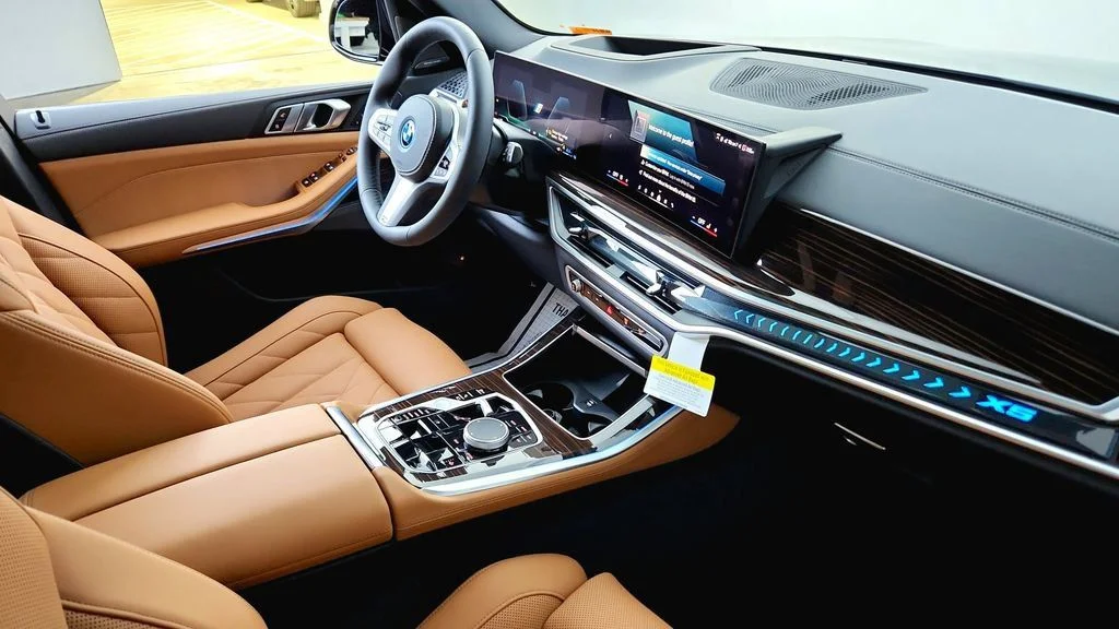 Used 2026 Black Sapphire Metallic BMW xDrive50e image 37