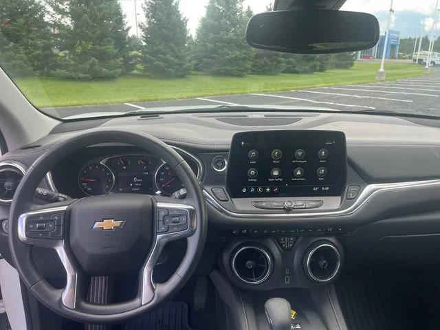 Used 2024 Summit White Chevrolet 2LT image 14