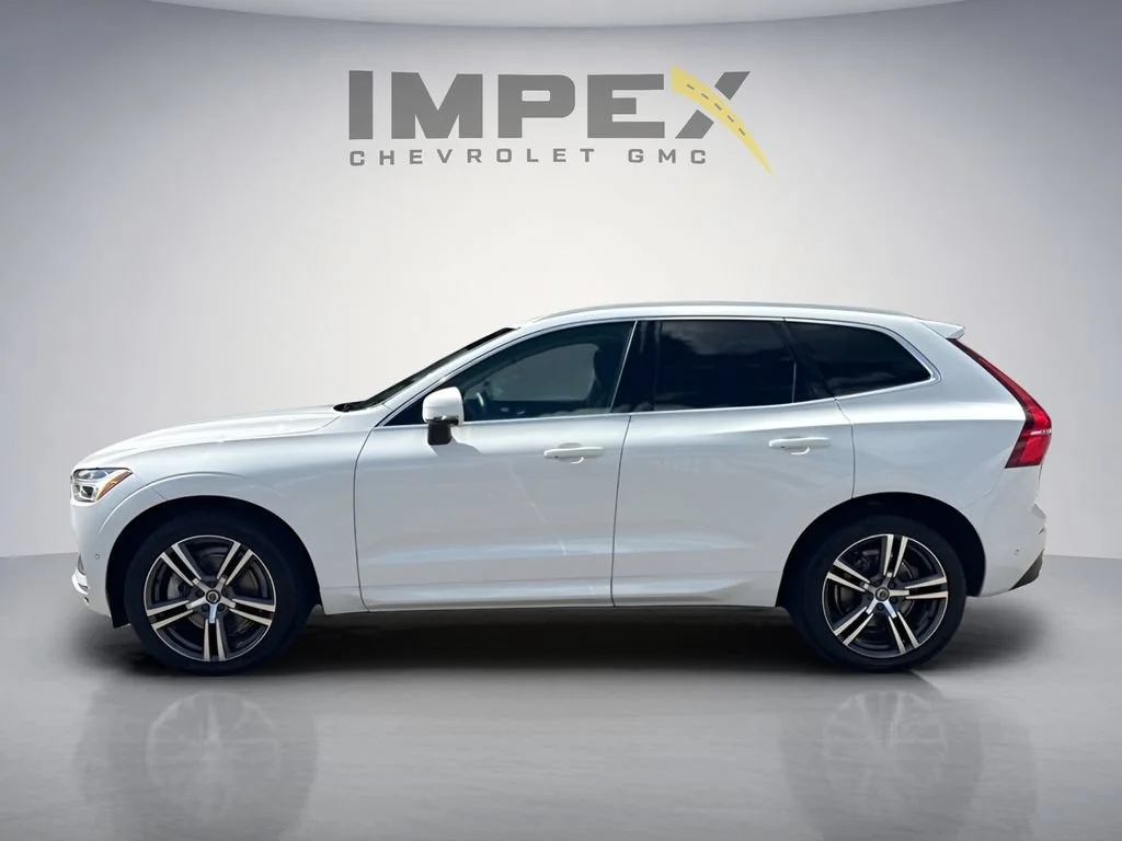 Used 2019  Volvo Momentum image 2
