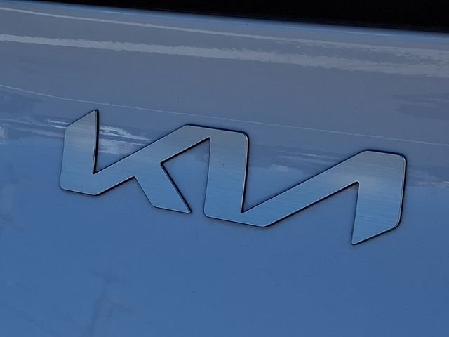 Used 2024 White Kia X-Pro Prestige image 33