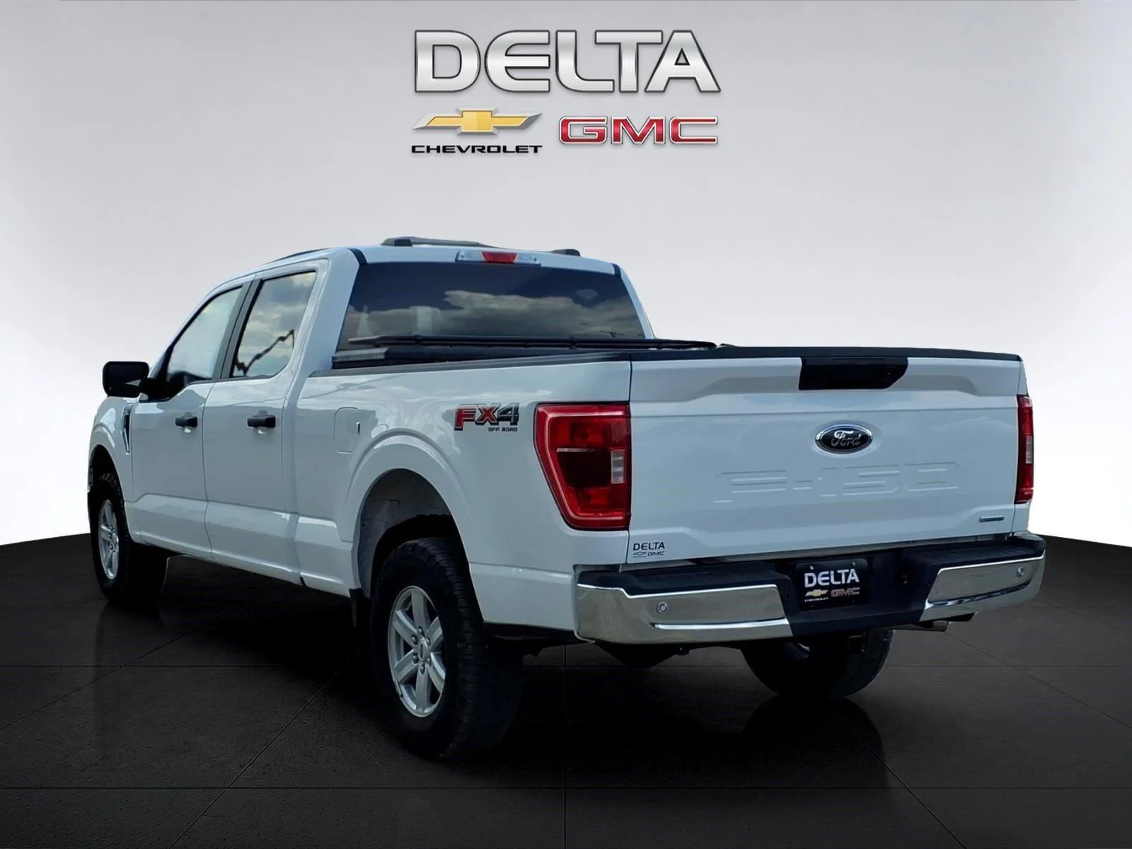 Used 2022 White Ford XL image 3