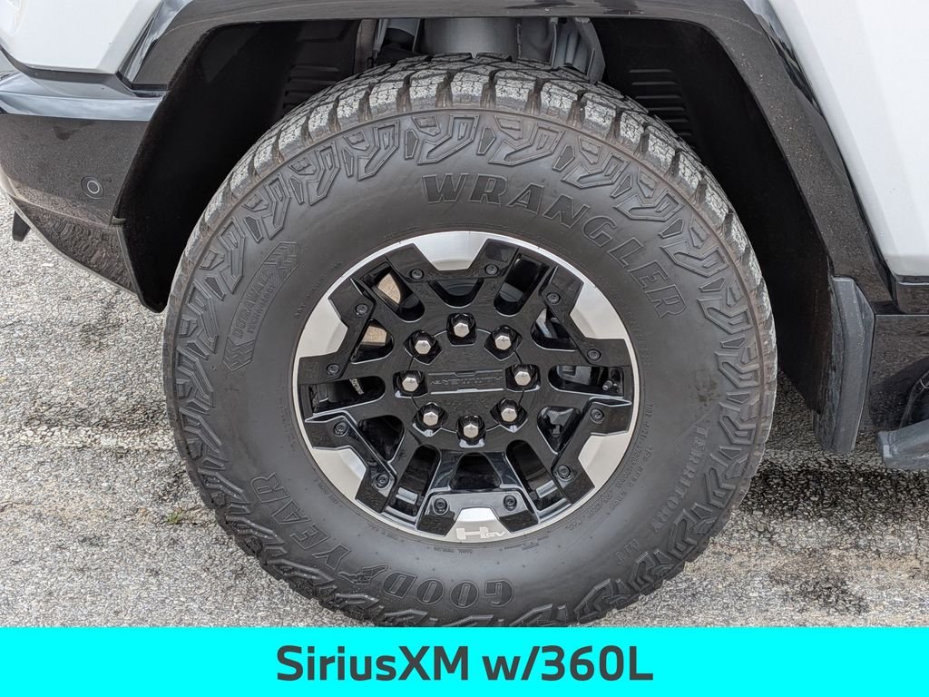 Used 2022 White GMC Edition 1 image 12