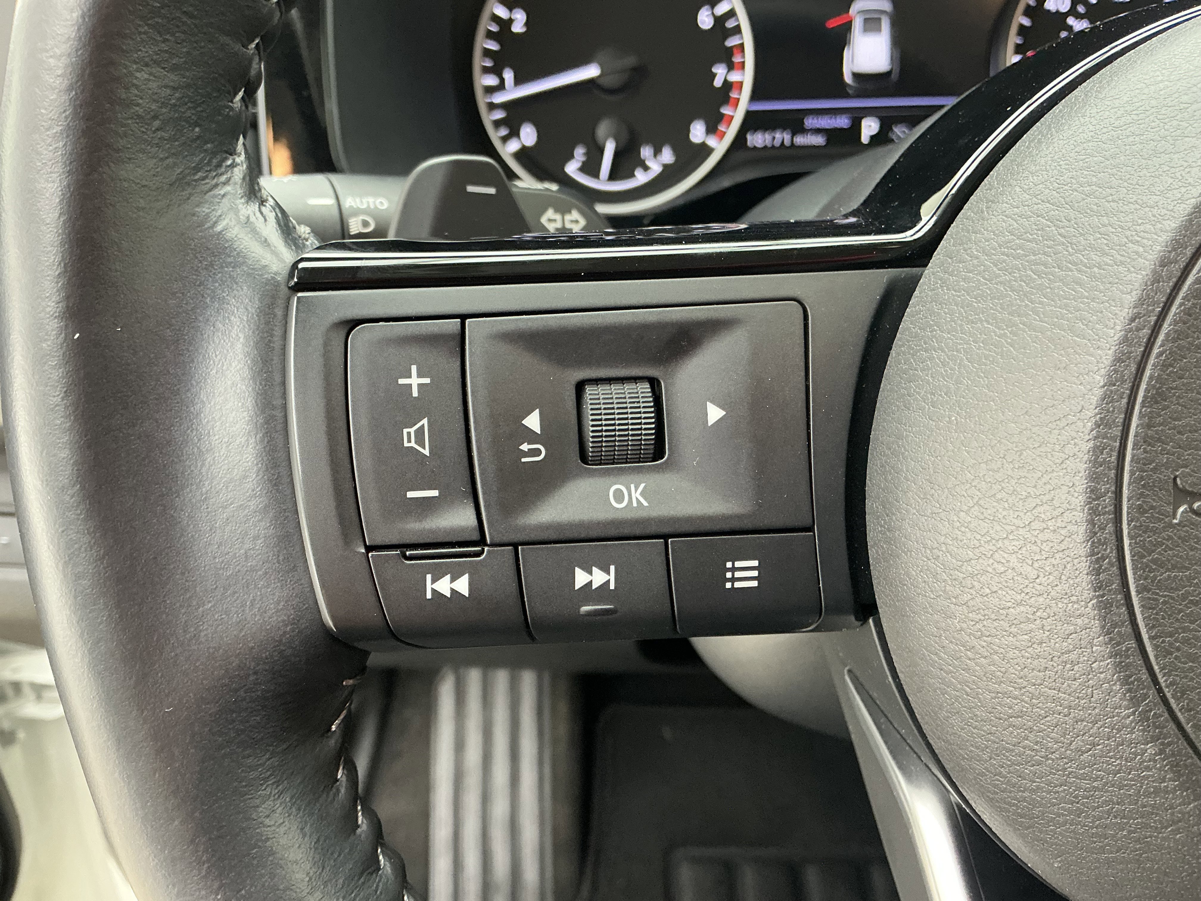 2024 Nissan Pathfinder SL - Photo 9
