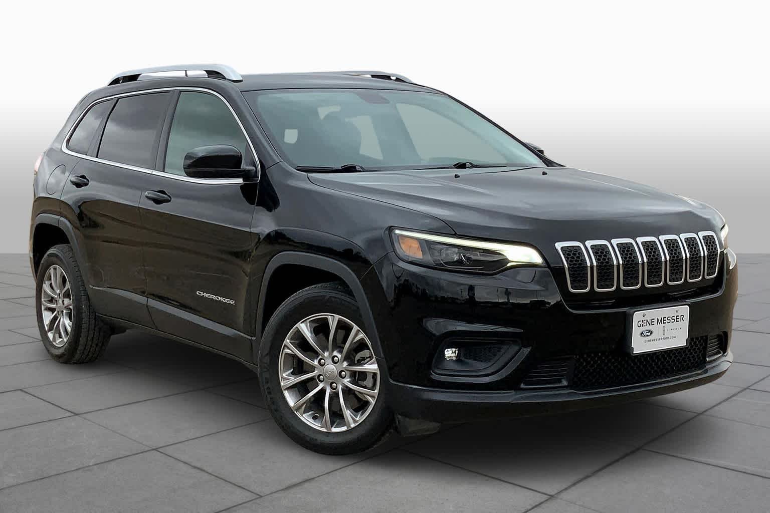 Used 2019 Diamond Black Crystal Pearlcoat Jeep Latitude Plus image 3