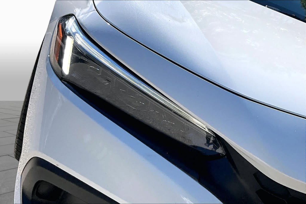 Used 2024 White Honda Base image 27