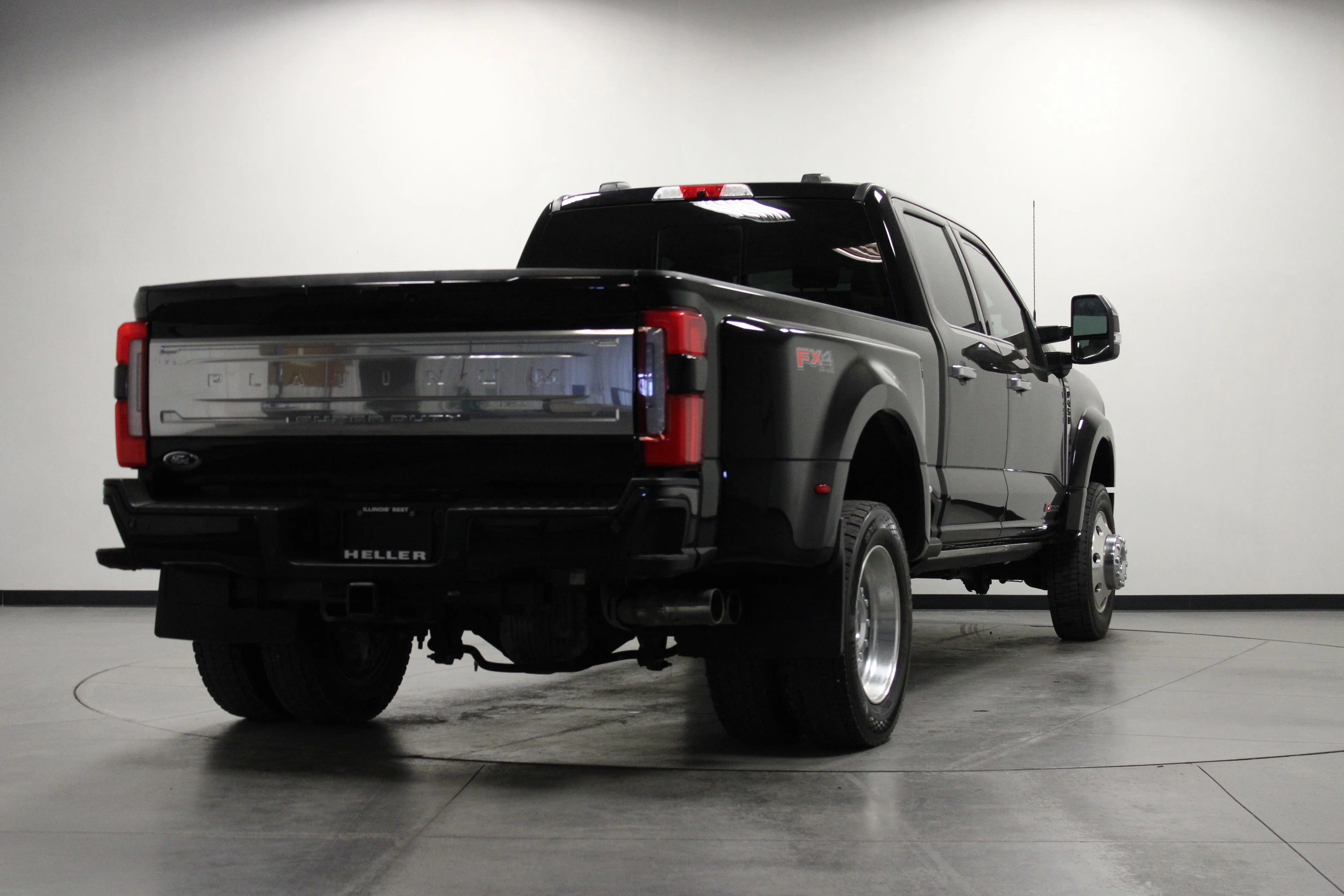 Used 2025 Agate Black Metallic Ford Platinum image 4