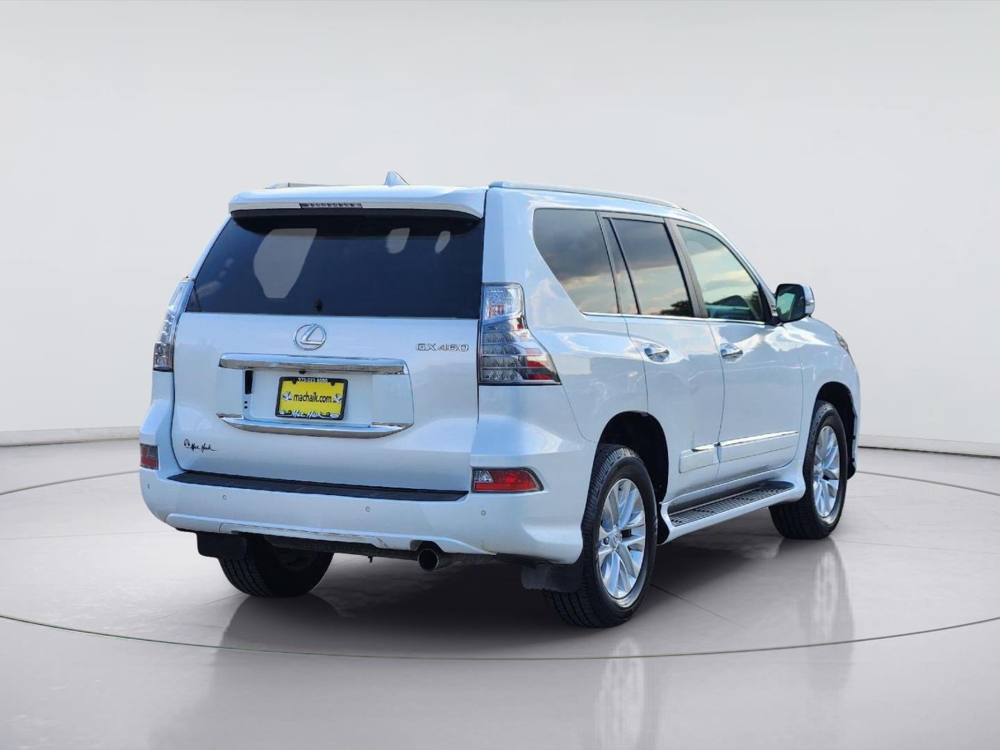 Used 2016 Starfire Pearl Lexus  image 4