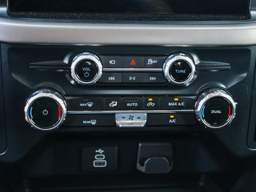 Used 2025 Blue Ford XLT image 17