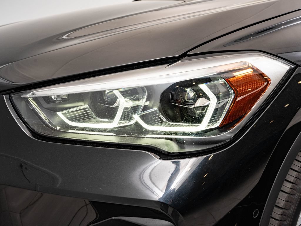 Used 2021 Black Sapphire Metallic BMW sDrive28i image 15