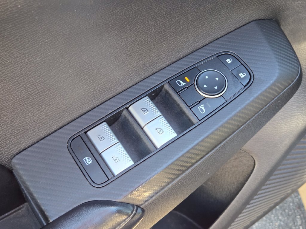 Used 2022  Mitsubishi  image 23
